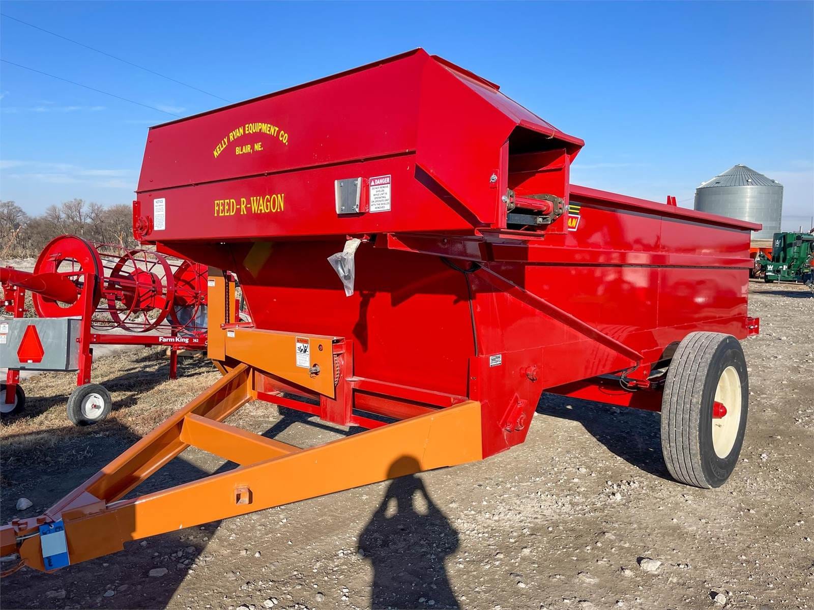 2024 Kelly Ryan Feed-R-Wagon Equipment Image0