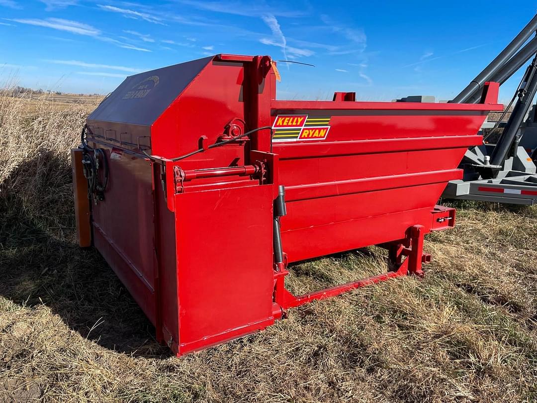 Image of Kelly Ryan Feed-R-Wagon Primary image