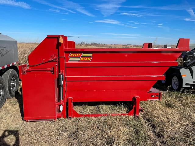 Image of Kelly Ryan Feed-R-Wagon equipment image 1