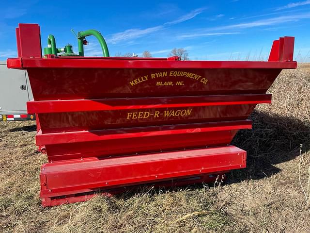 Image of Kelly Ryan Feed-R-Wagon equipment image 4