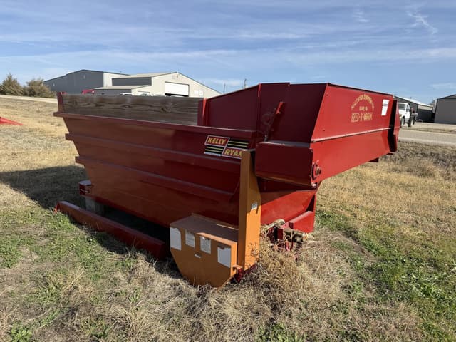 Image of Kelly Ryan Feed-R-Wagon equipment image 1