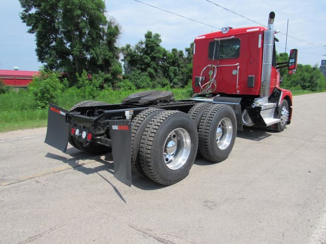 Image of Kenworth T680 equipment image 3
