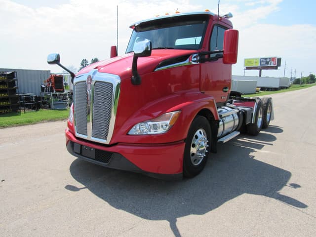 Image of Kenworth T680 equipment image 1