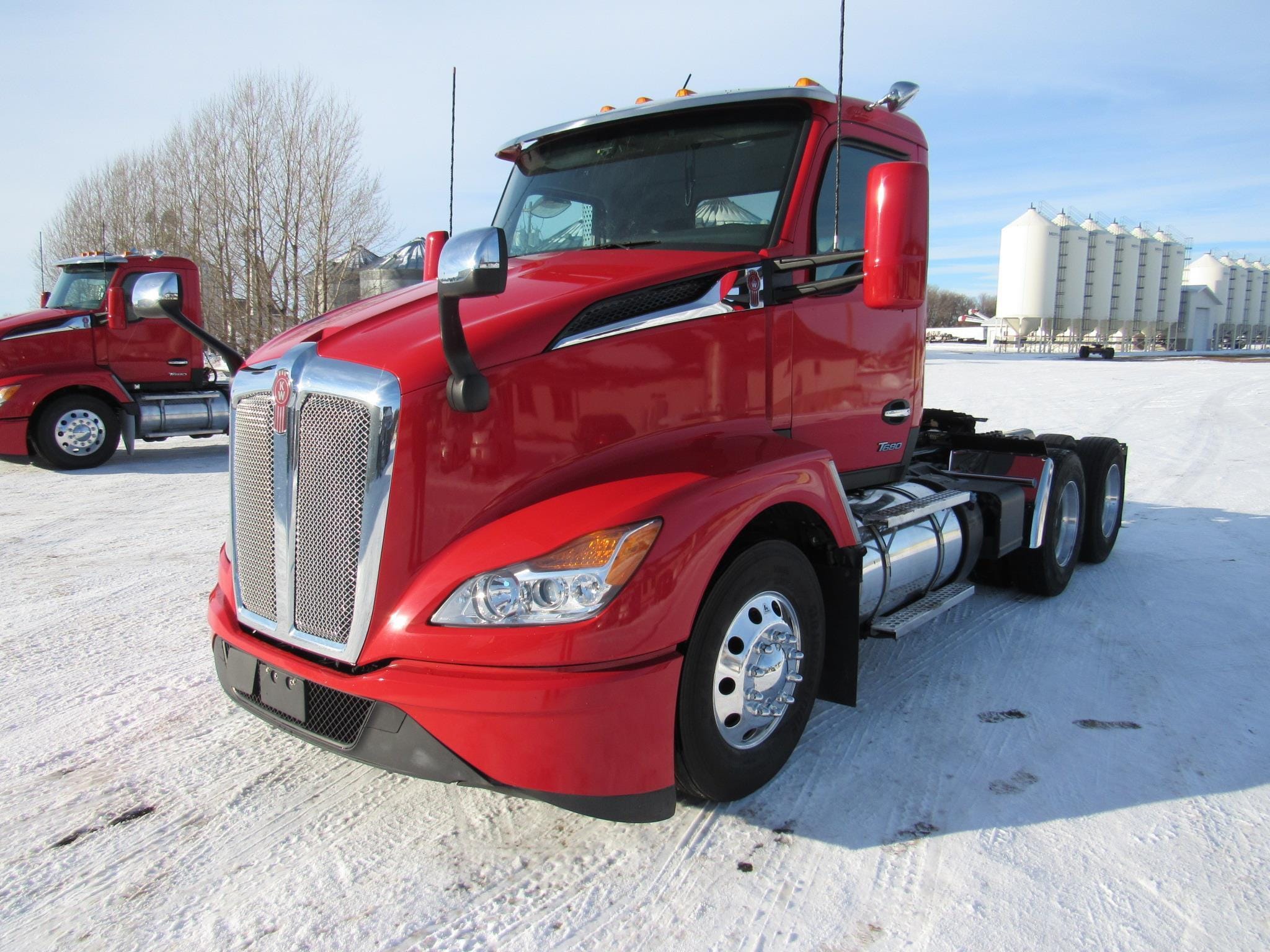 2023 Kenworth T680 Equipment Image0