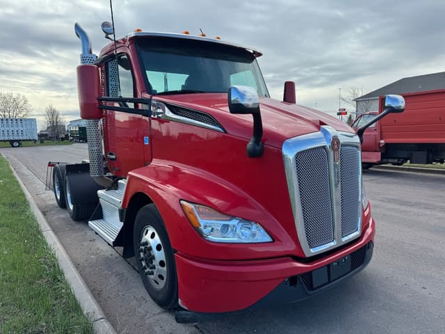 Image of Kenworth T680 equipment image 1