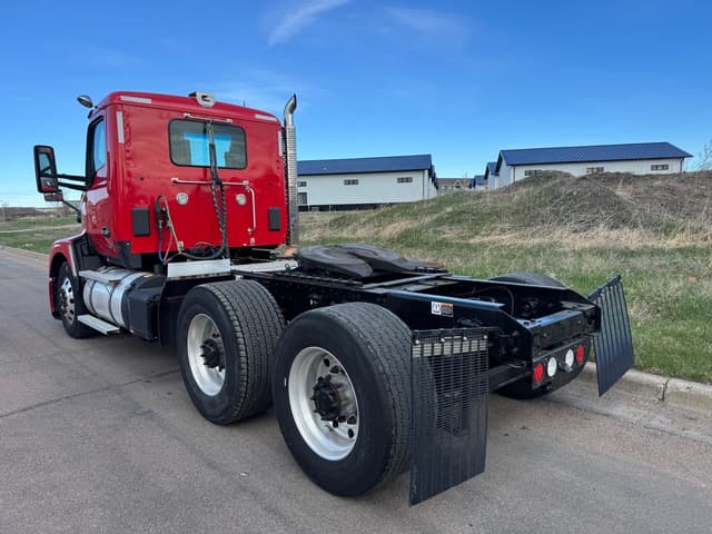 Image of Kenworth T680 equipment image 3