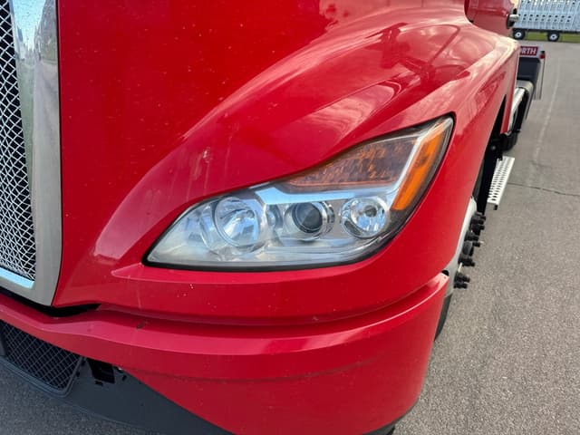 Image of Kenworth T680 equipment image 4