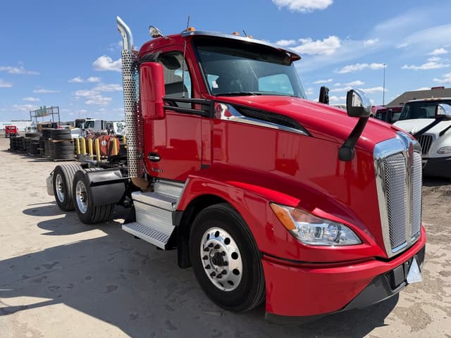 Image of Kenworth T680 equipment image 1
