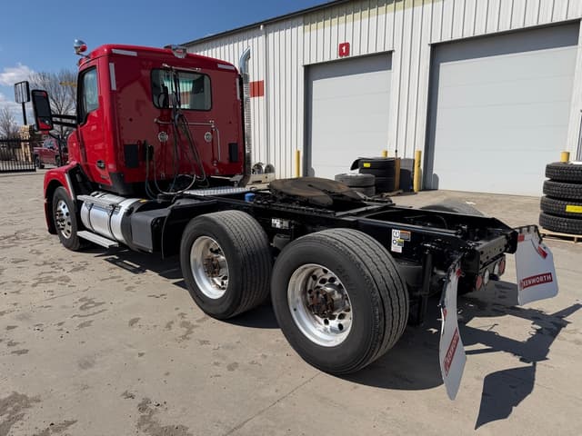 Image of Kenworth T680 equipment image 4