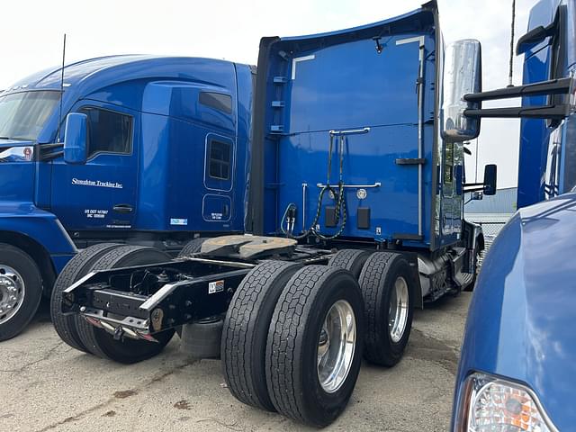 Image of Kenworth T680 equipment image 3