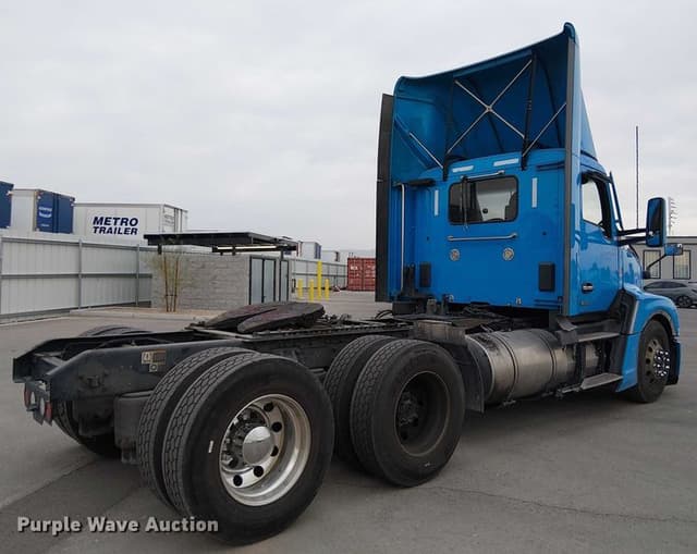 Image of Kenworth T680 equipment image 4