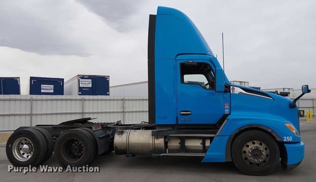 Image of Kenworth T680 equipment image 3