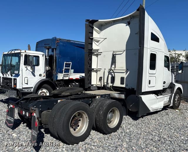 Image of Kenworth T680 equipment image 4