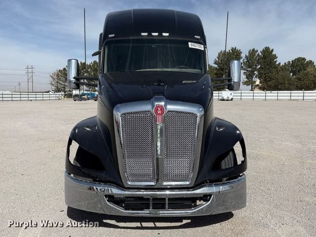 Image of Kenworth T680 equipment image 1