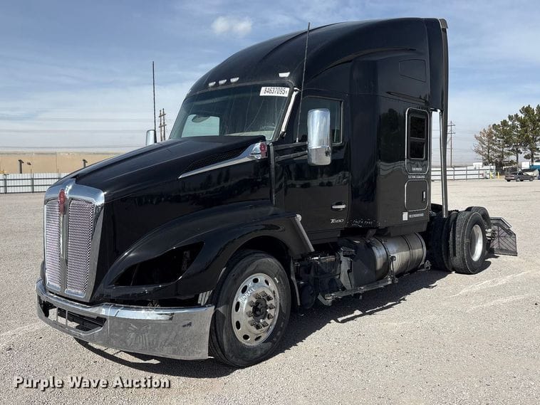 2023 Kenworth T680 Equipment Image0