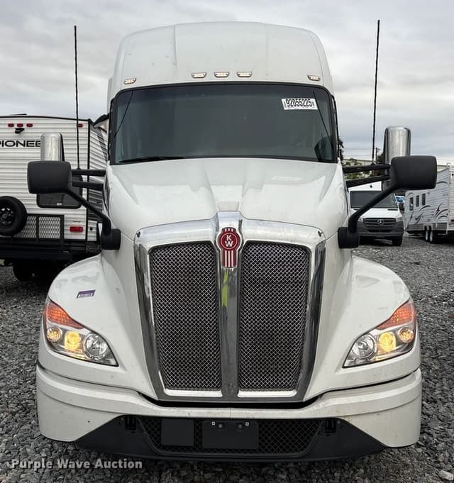 Image of Kenworth T680 equipment image 1