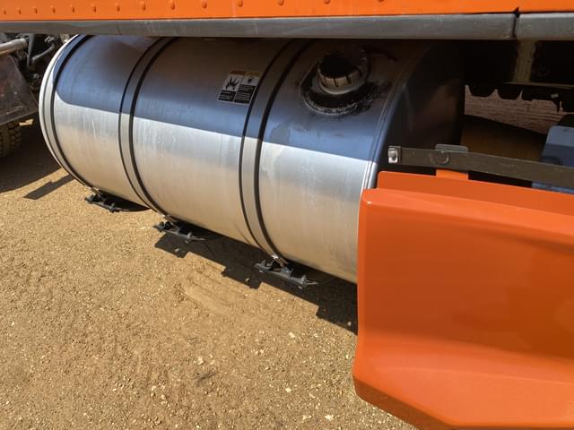 Image of Kenworth T680 equipment image 4