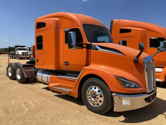 Image of Kenworth T680 equipment image 3
