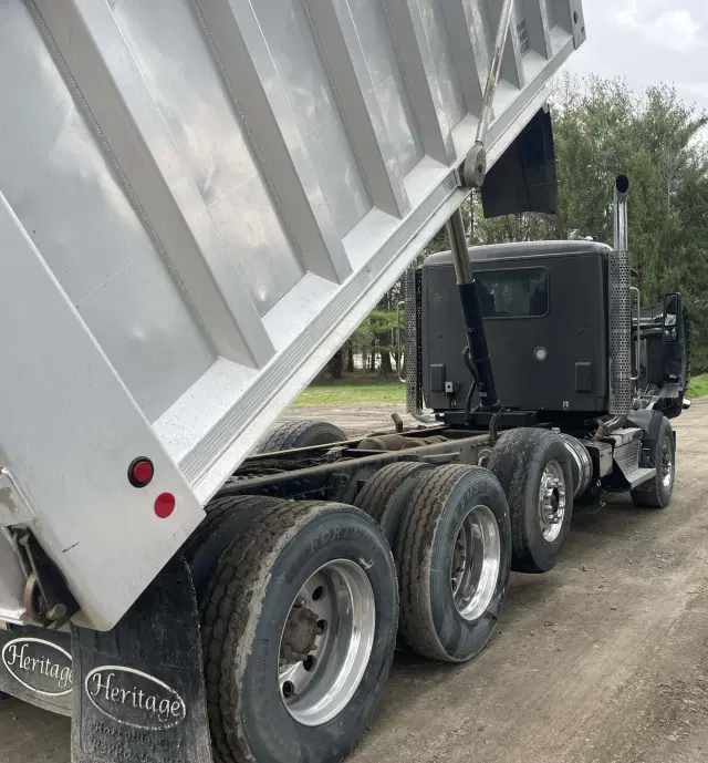 Image of Kenworth T880 equipment image 4