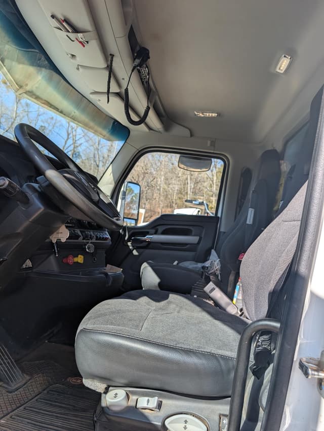 Image of Kenworth T880 equipment image 4