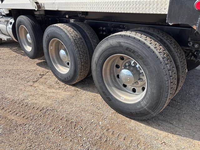 Image of Kenworth T880 equipment image 4