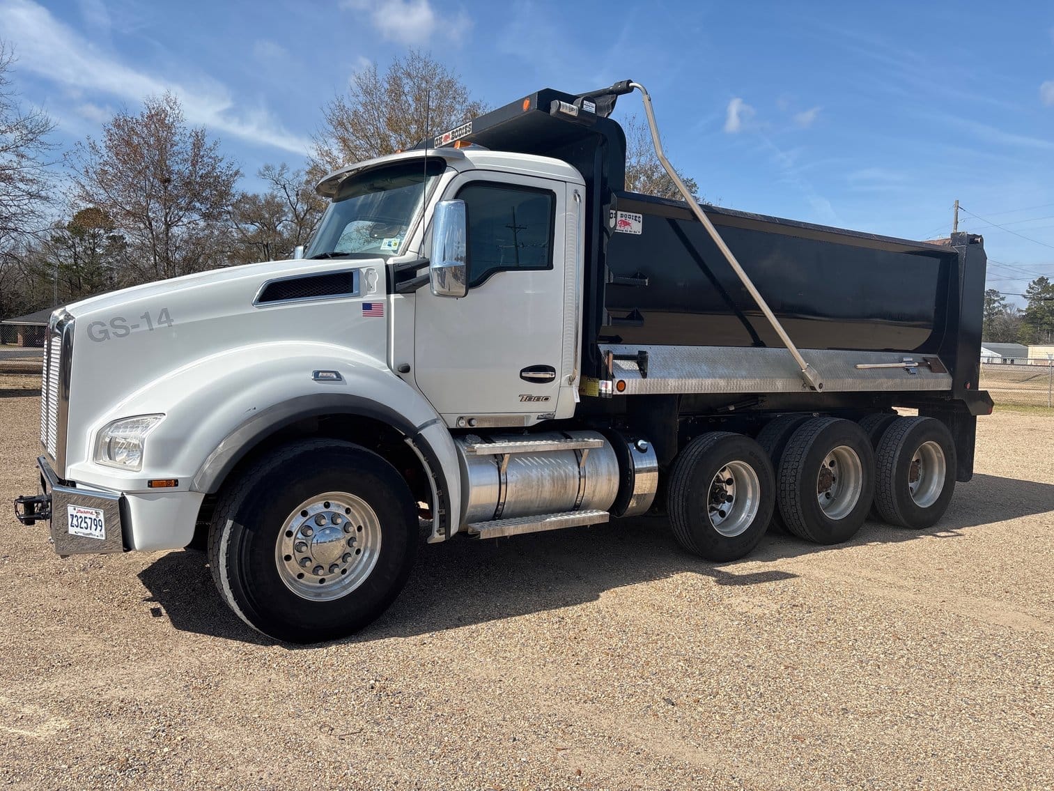 2023 Kenworth T880 Equipment Image0