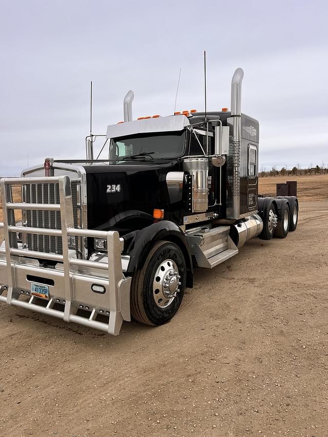 Image of Kenworth W900 equipment image 1