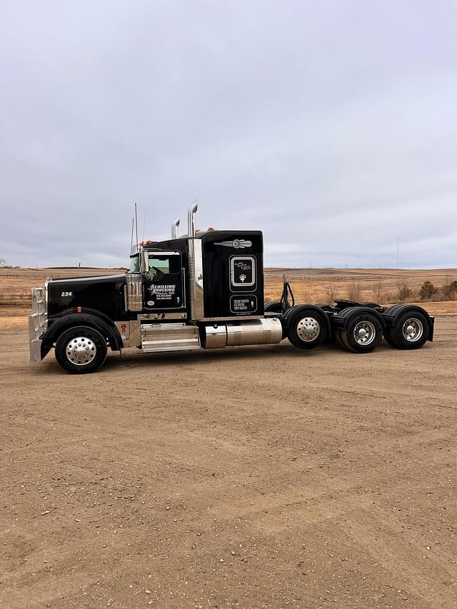Image of Kenworth W900 equipment image 2