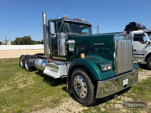Image of Kenworth W900 equipment image 4