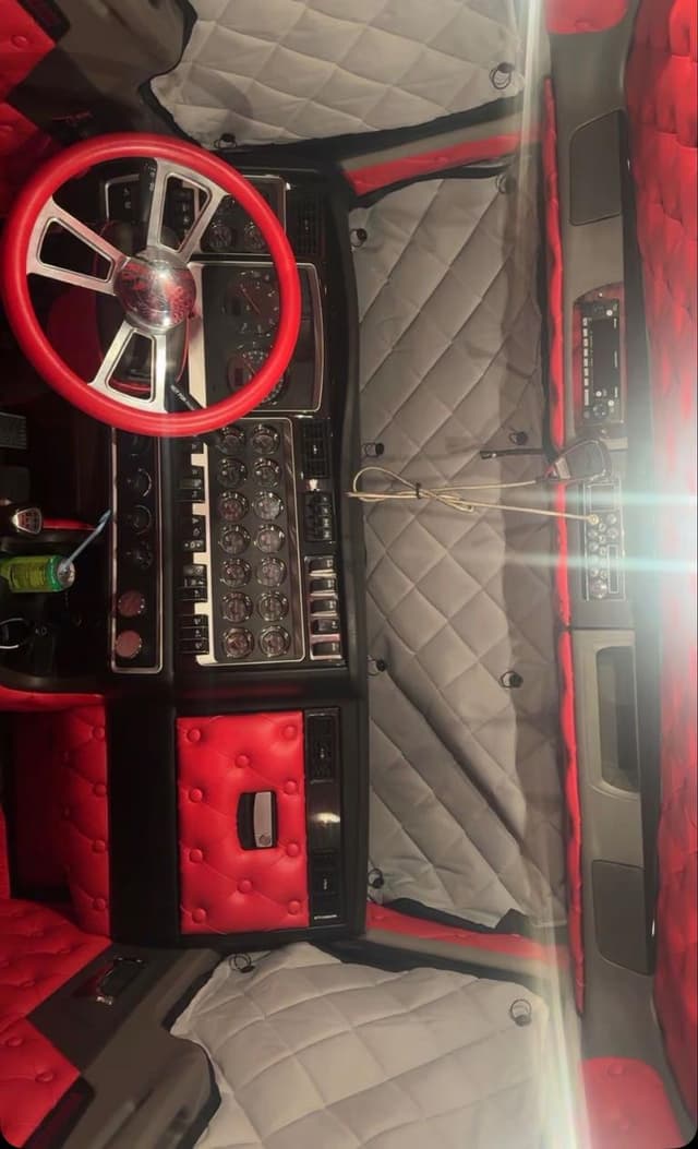 Image of Kenworth W900L equipment image 2