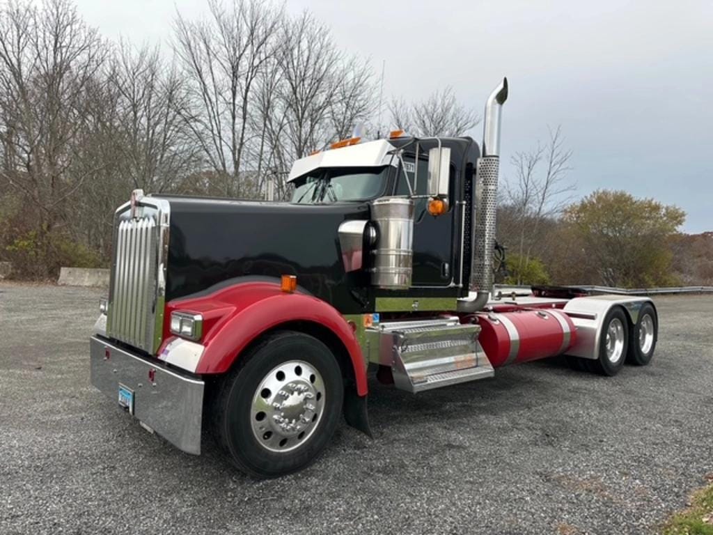 2023 Kenworth W900 Equipment Image0