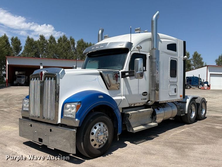 2023 Kenworth W990 Equipment Image0