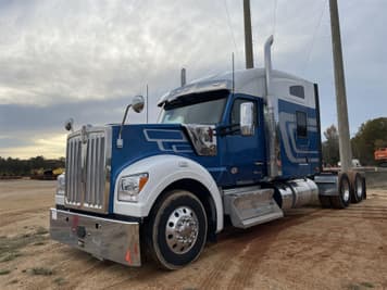 Main image Kenworth W990