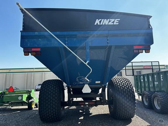 Image of Kinze 1051 equipment image 4