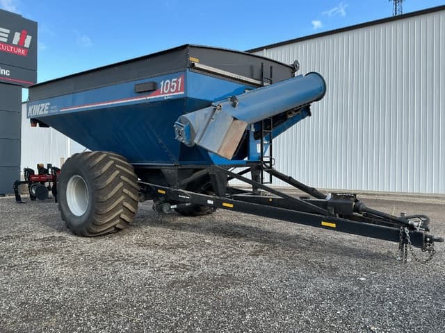 Image of Kinze 1051 equipment image 1