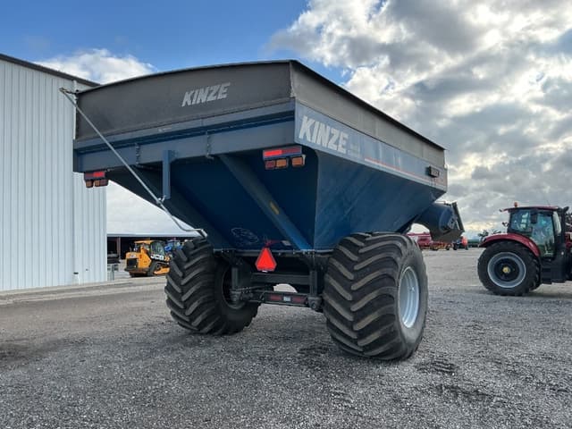 Image of Kinze 1051 equipment image 3