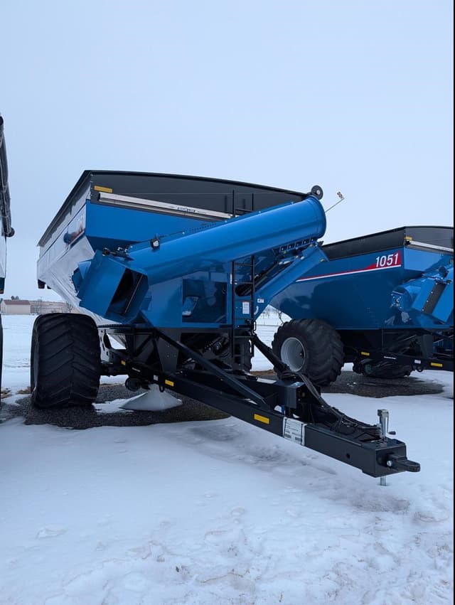 Image of Kinze 1051 equipment image 2