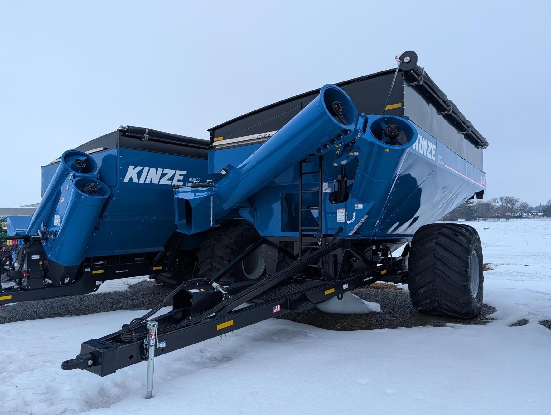 2023 Kinze 1051 Equipment Image0