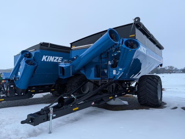 Image of Kinze 1051 equipment image 2