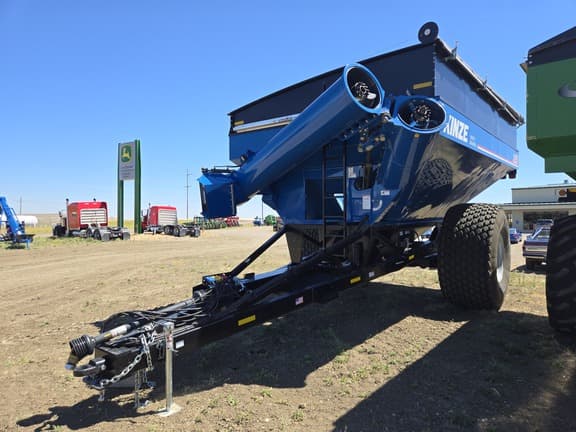 Image of Kinze 1051 equipment image 3