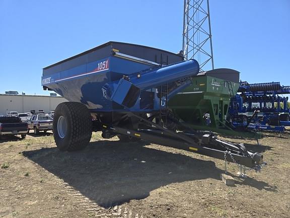 Image of Kinze 1050 equipment image 1