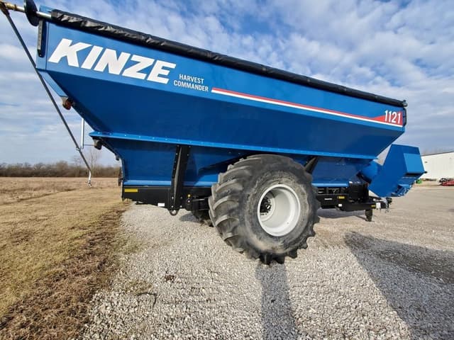 Image of Kinze 1121 equipment image 4