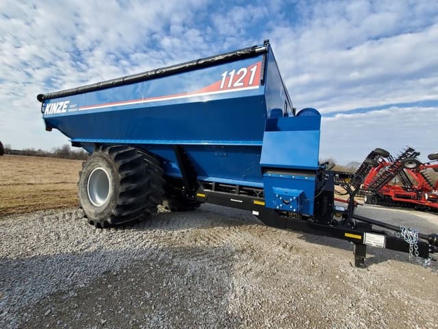 Image of Kinze 1121 equipment image 3