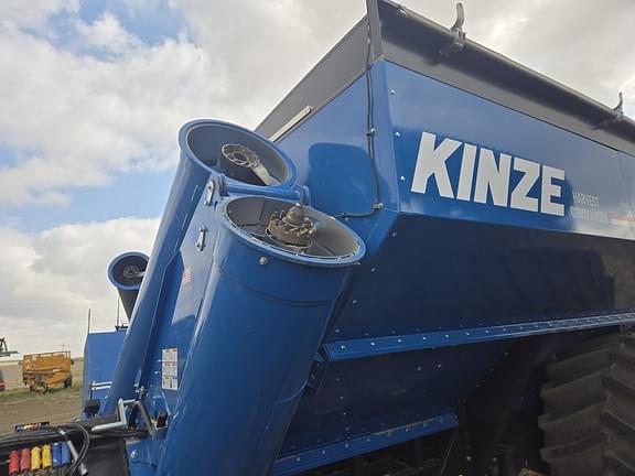 Image of Kinze 1121 equipment image 3