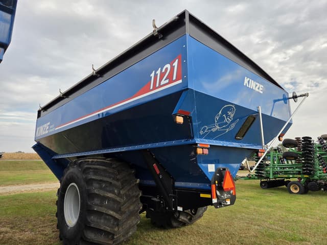 Image of Kinze 1121 equipment image 1