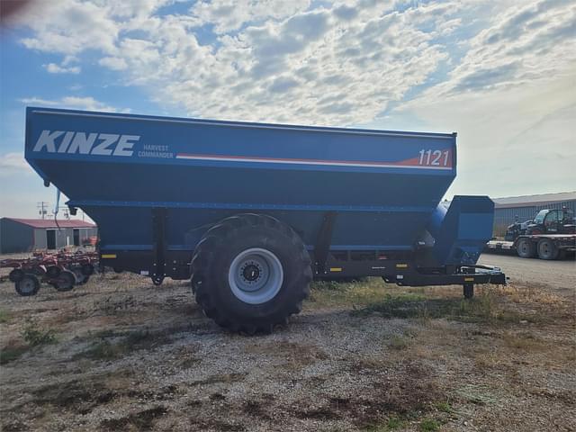 Image of Kinze 1121 equipment image 1