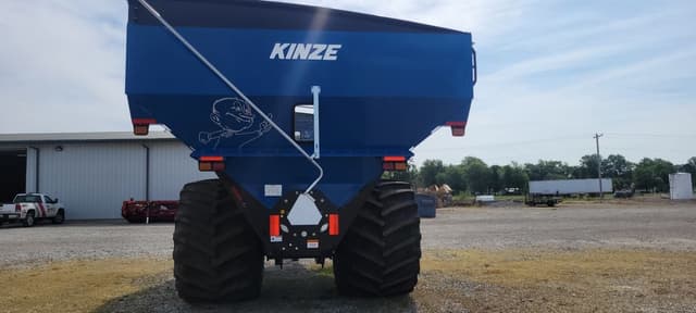 Image of Kinze 1121 equipment image 3