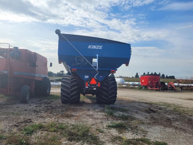 Image of Kinze 1121 equipment image 3