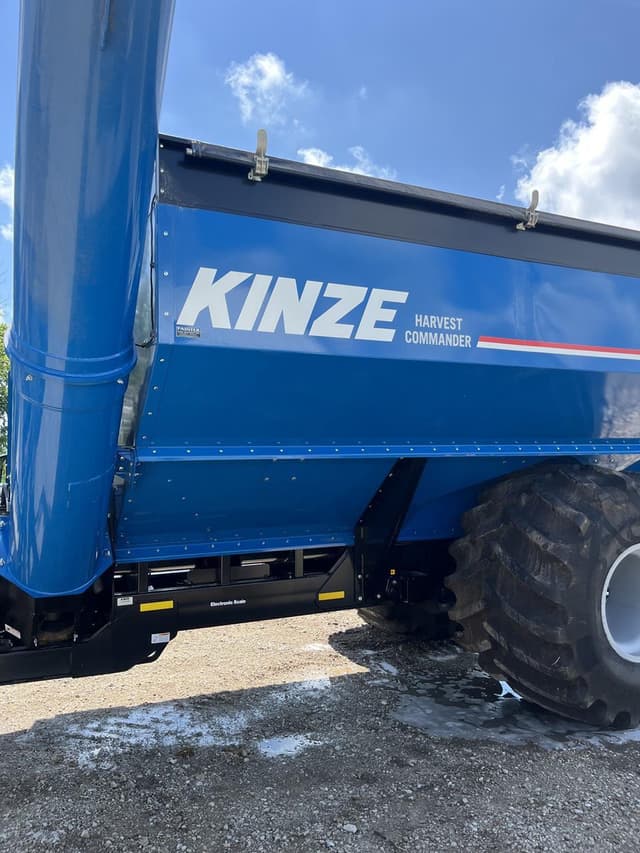 Image of Kinze 1121 equipment image 1
