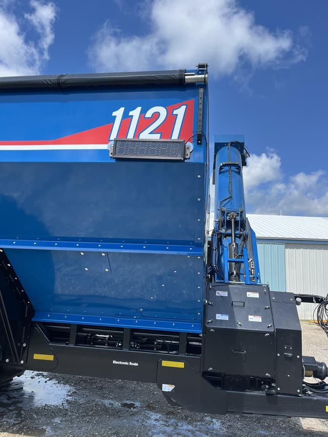 Image of Kinze 1121 equipment image 3